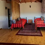 度假居 τα πέτρινα στο σκεπαστό 卡拉维塔
