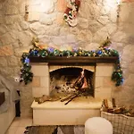 τα πέτρινα στο σκεπαστό * 卡拉维塔