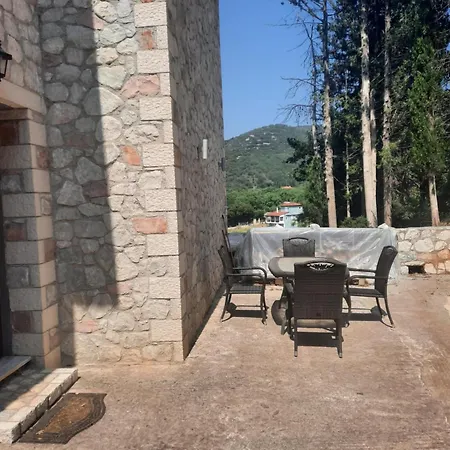τα πέτρινα στο σκεπαστό * Калаврита