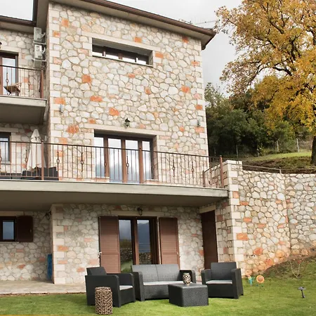τα πέτρινα στο σκεπαστό Casa vacanze