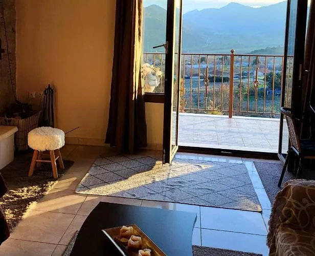 Дом отдыха τα πέτρινα στο σκεπαστό Калаврита