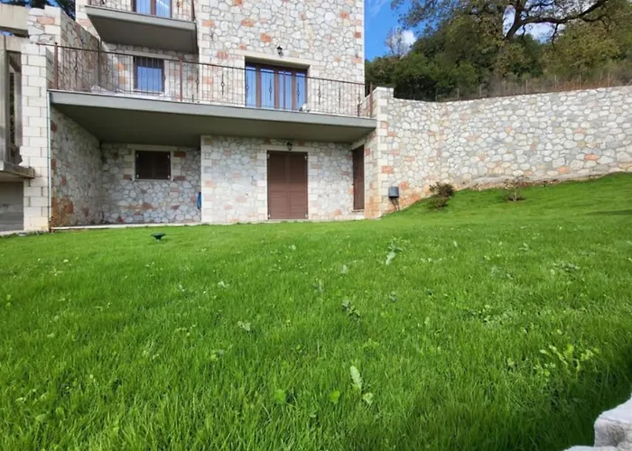 τα πέτρινα στο σκεπαστό Дом отдыха