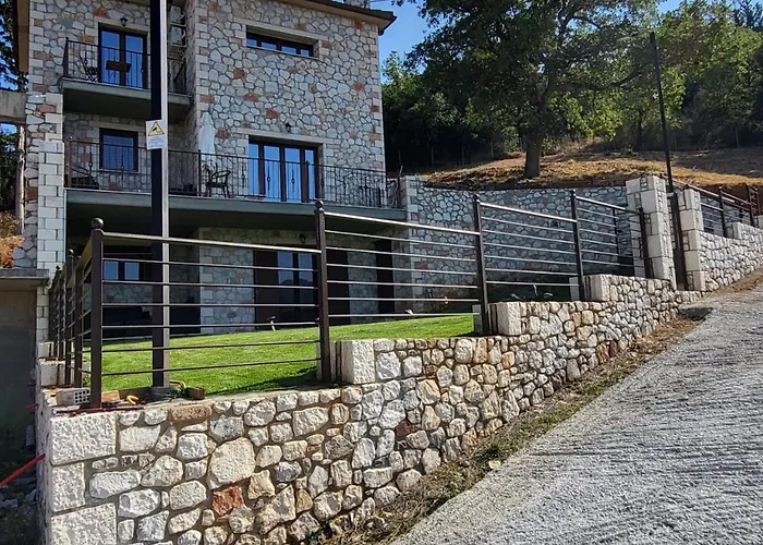 τα πέτρινα στο σκεπαστό * Калаврита