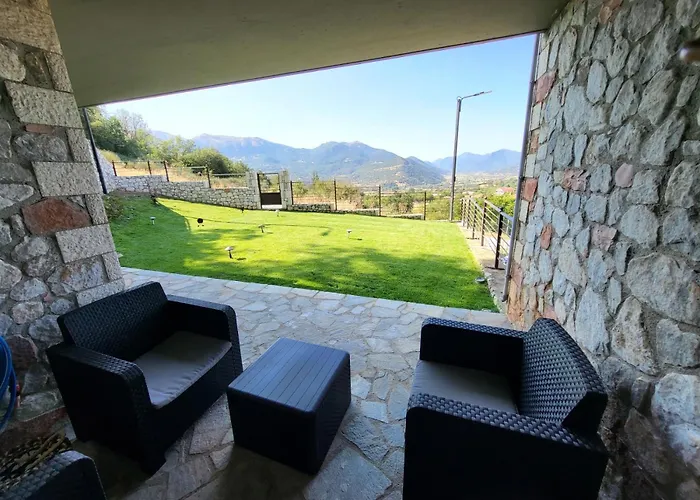 τα πέτρινα στο σκεπαστό * Калаврита