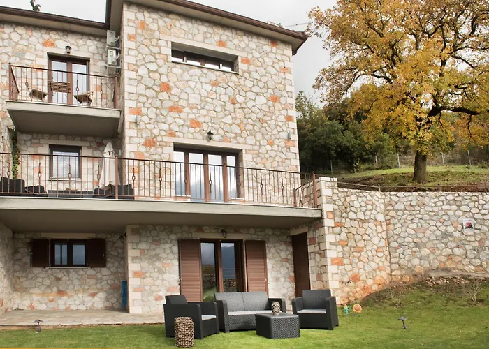 τα πέτρινα στο σκεπαστό Дом отдыха